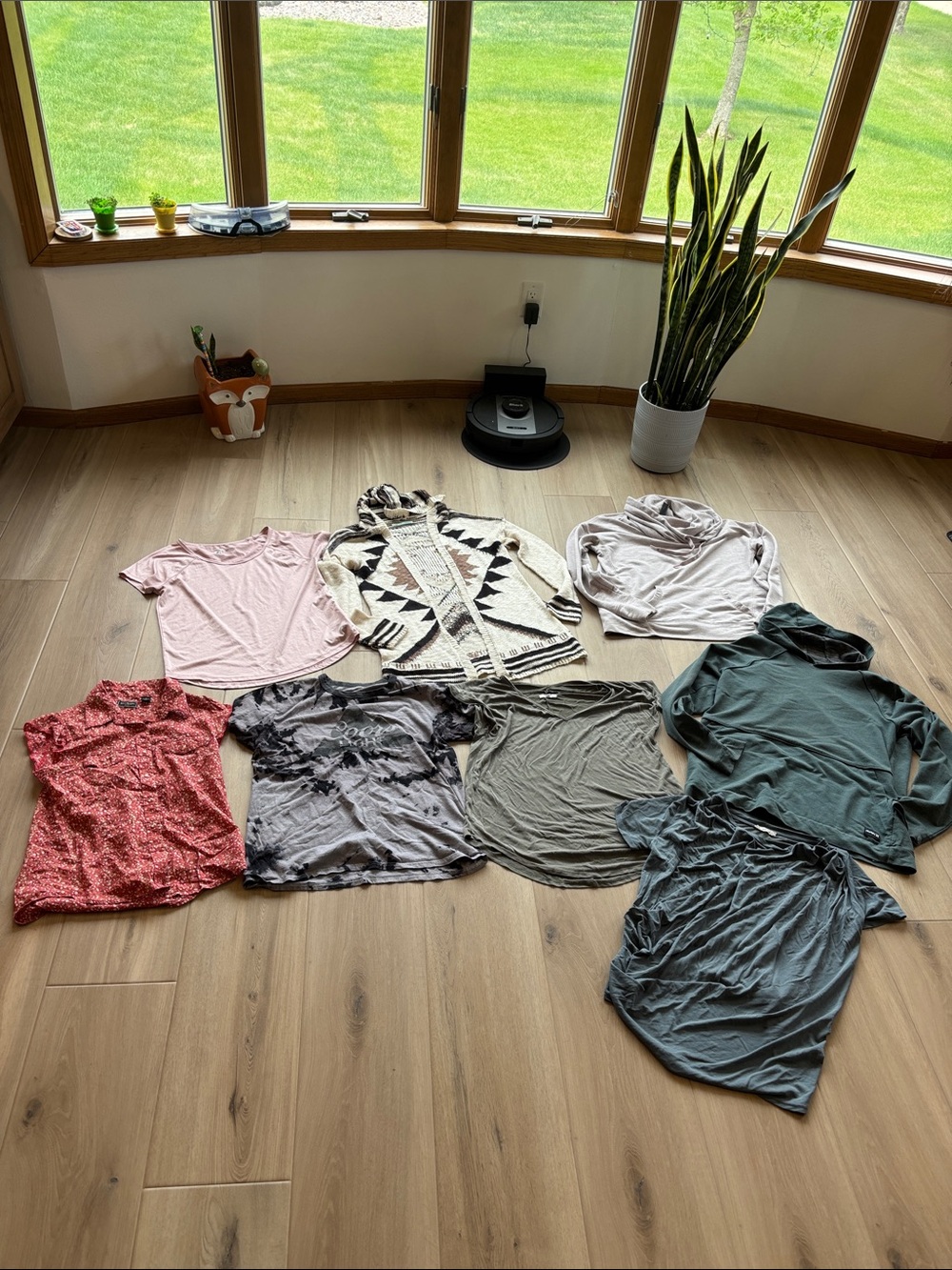 💛Bundle of 8 size medium women’s tops💛
